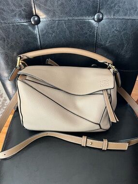 LOEWE PUZZLE SMALL
Grained leather 
Color: MINK SAND